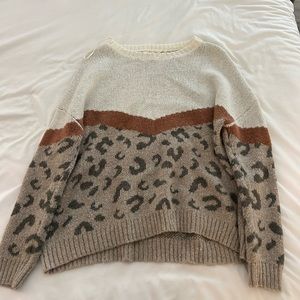 Sweater with cheetah print detailing